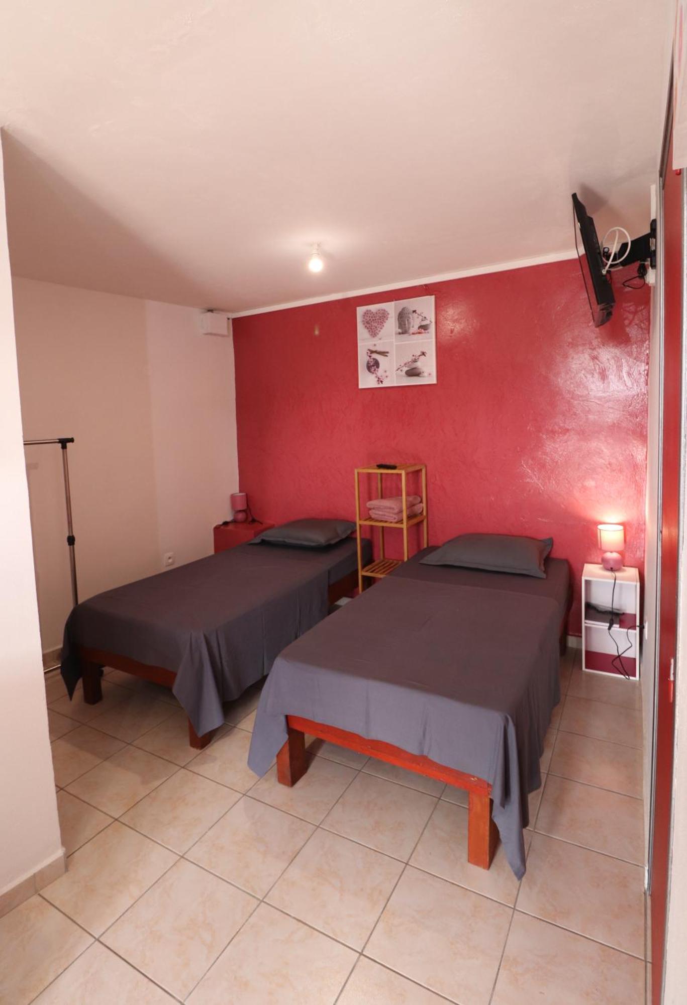 Les Gites De L'Union Les Abymes Habitación foto