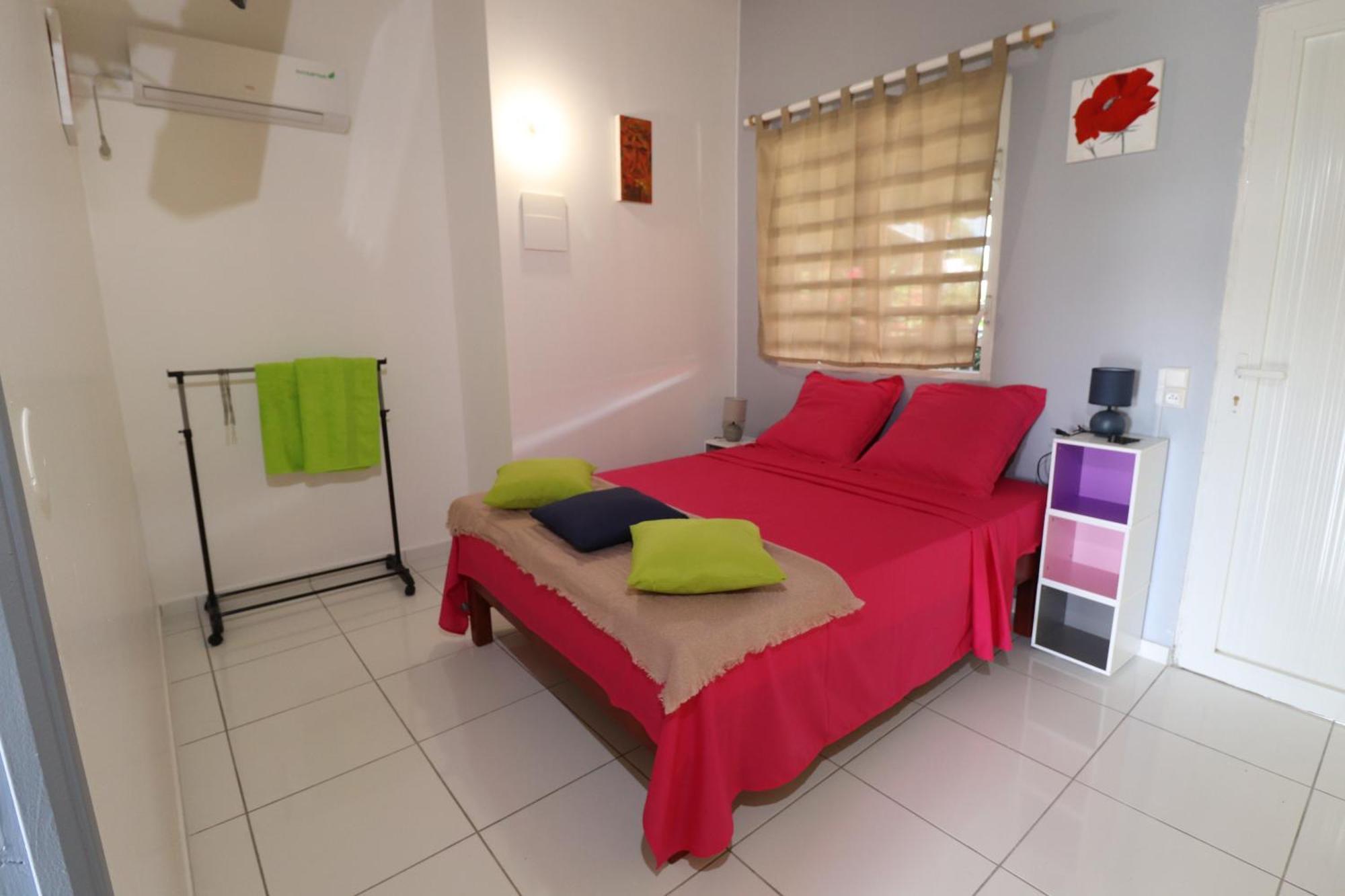 Les Gites De L'Union Les Abymes Habitación foto