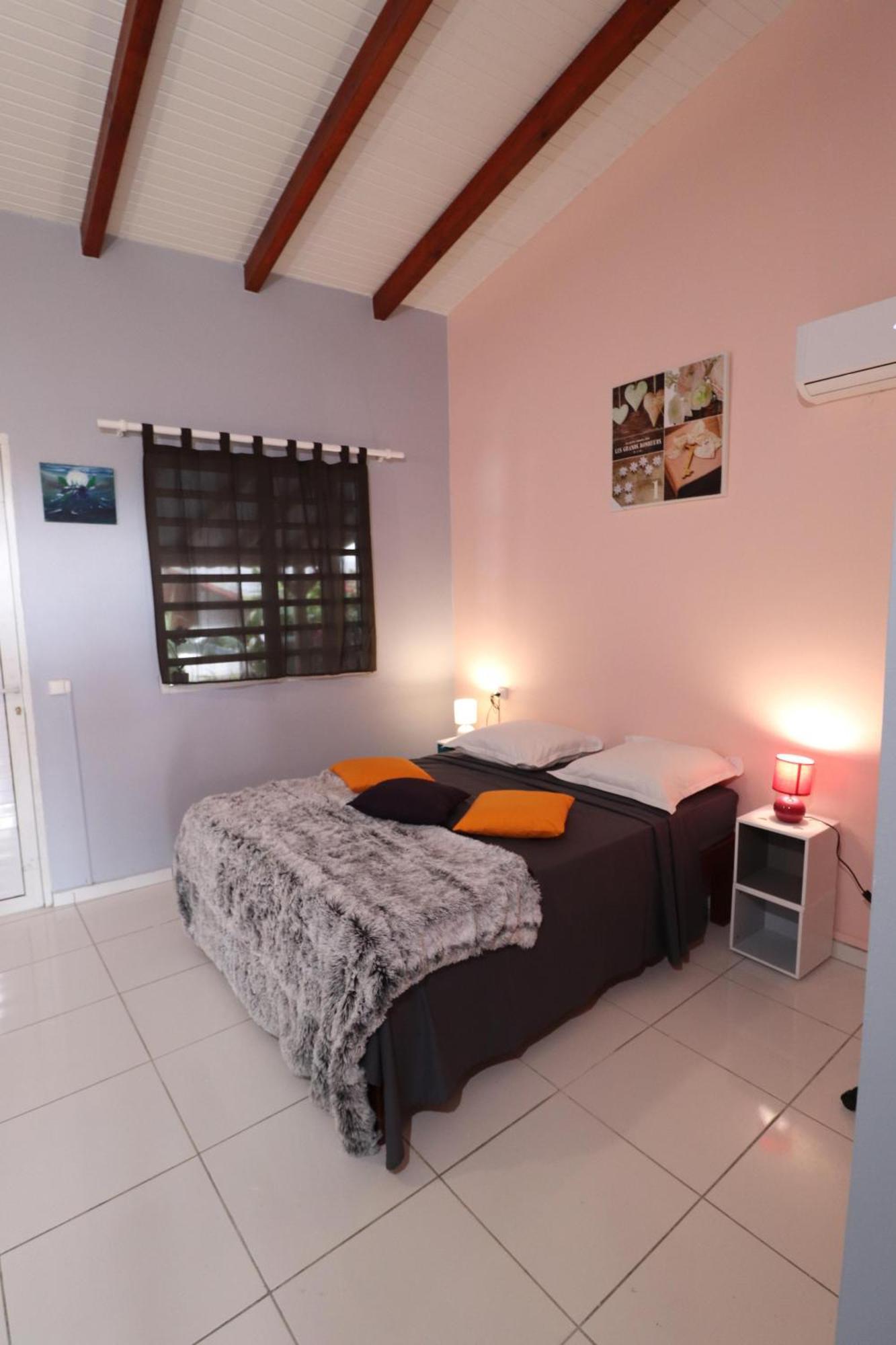 Les Gites De L'Union Les Abymes Habitación foto