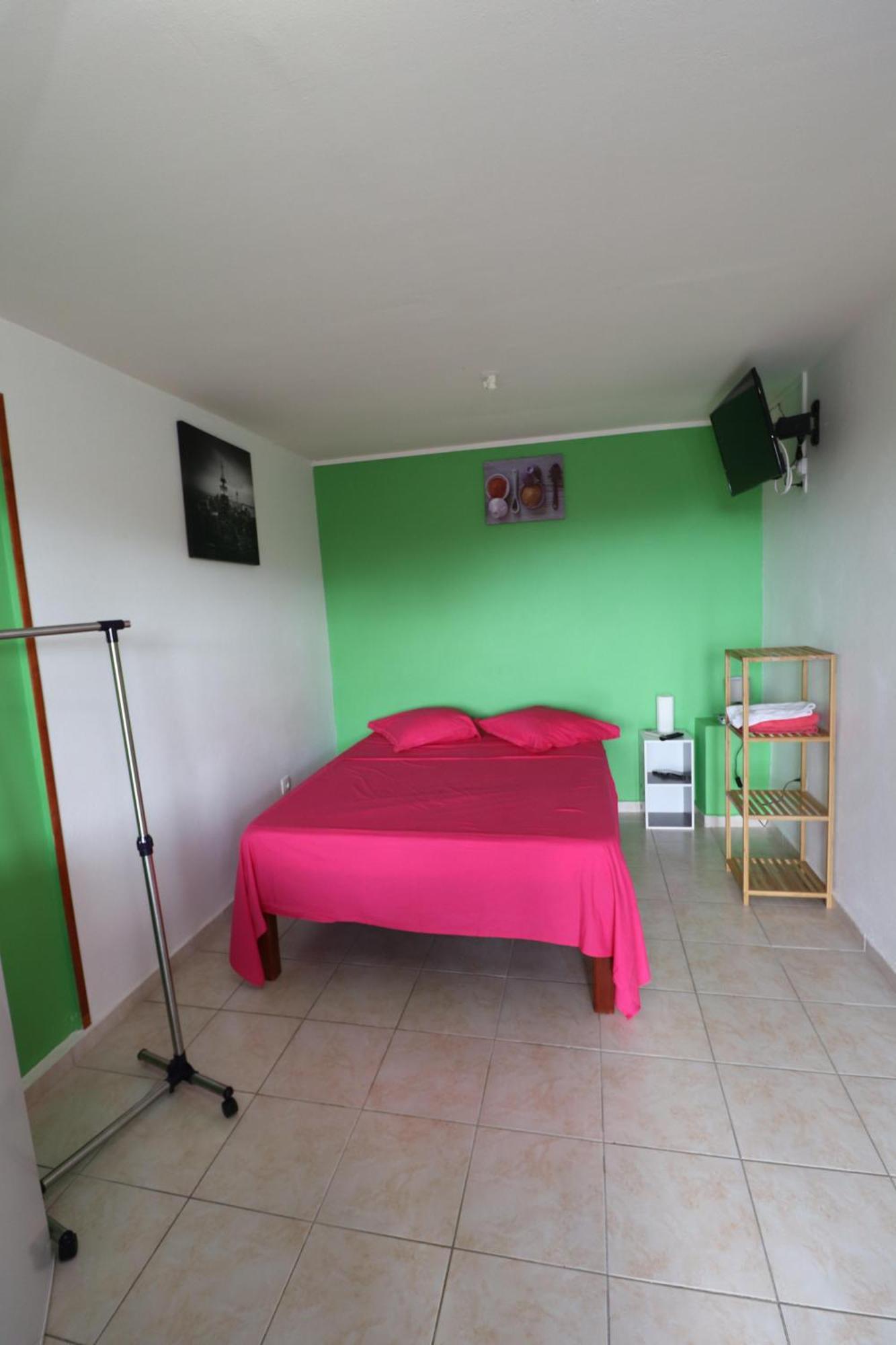 Les Gites De L'Union Les Abymes Habitación foto