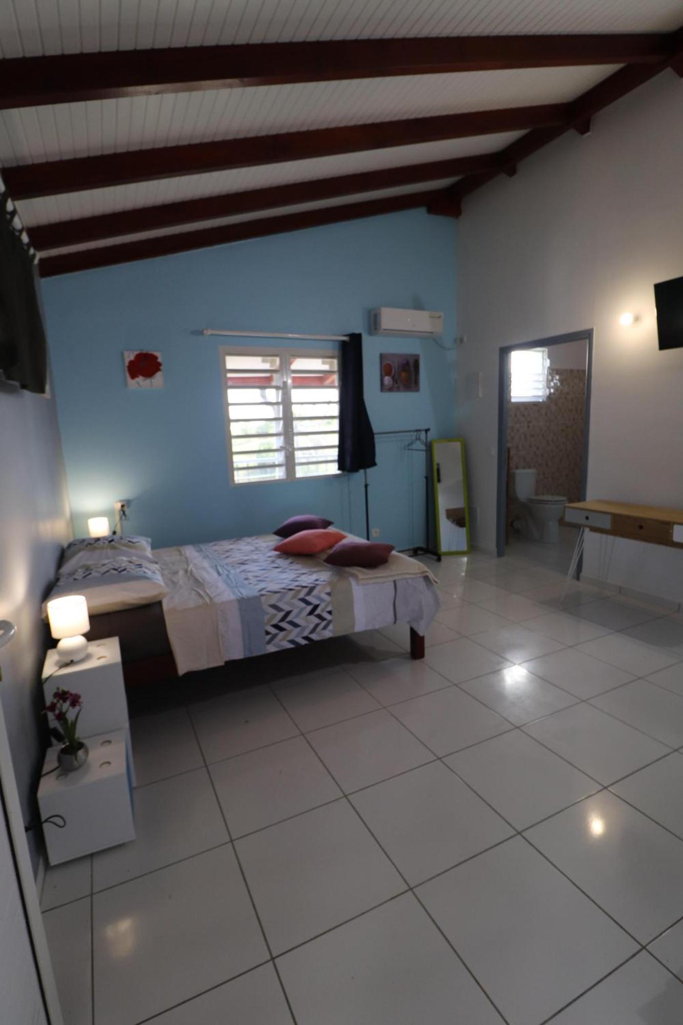 Les Gites De L'Union Les Abymes Habitación foto